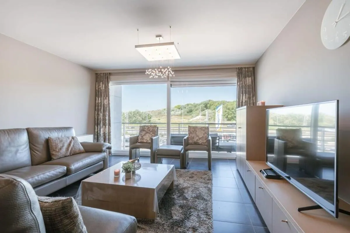 Huswell - Bright Apartment With Parking Near The Beach contacts